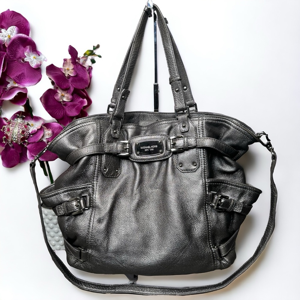 Authentic Michael Kors Gansevoort Silver Metalic Leather Hobo Crossbody w/ COA
